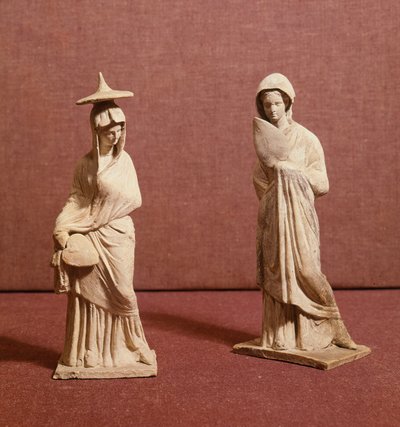 Deux statues de femmes debout, de Tanagra, c.350 av. J.-C. - Greek School